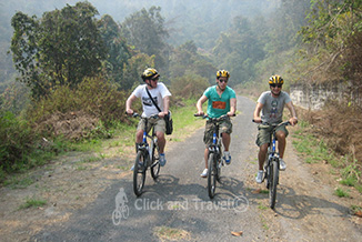 Fietstoer van een halve dag ten oosten van Chiang Mai Thailand foto